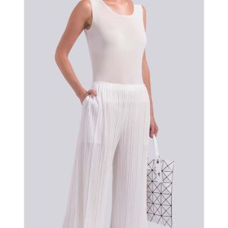 プリーツプリーズイッセイミヤケ(PLEATS PLEASE ISSEY MIYAKE)の【PLEATS PLEASE】トップス　インナー　白　MIST ベーシック(カットソー(半袖/袖なし))