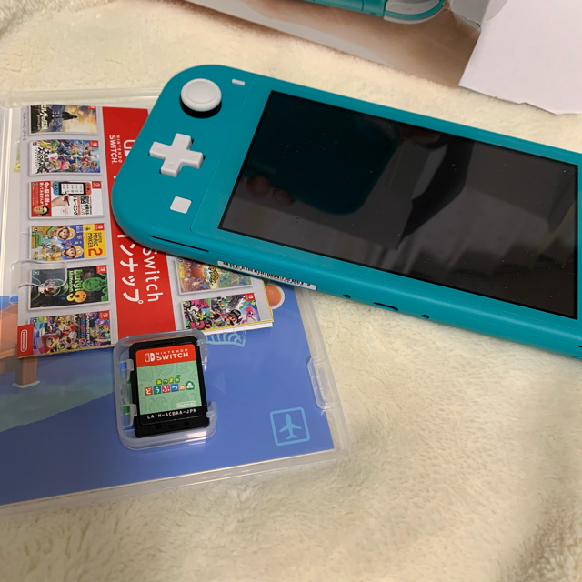 Nintendo Switch(ニンテンドースイッチ)の【美品】任天堂Switch あつまれどうぶつの森セット エンタメ/ホビーのゲームソフト/ゲーム機本体(家庭用ゲーム機本体)の商品写真