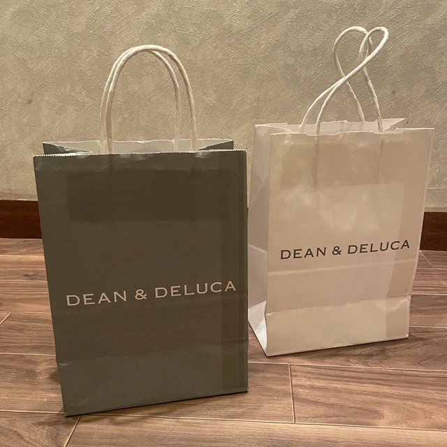 DEAN & DELUCA(ディーンアンドデルーカ)のDEAN&DELUCA 紙袋　2枚　他同時購入割引します。 レディースのバッグ(ショップ袋)の商品写真