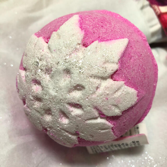 LUSH(ラッシュ)のLUSH フェアリーキャンディ ボム コスメ/美容のボディケア(入浴剤/バスソルト)の商品写真