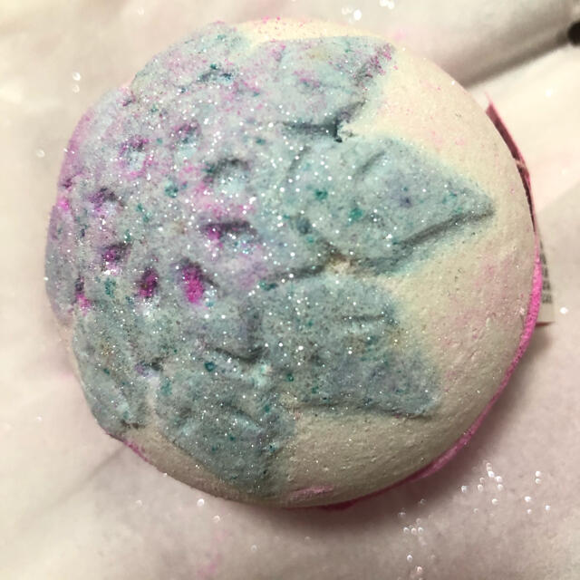 LUSH(ラッシュ)のLUSH フェアリーキャンディ ボム コスメ/美容のボディケア(入浴剤/バスソルト)の商品写真