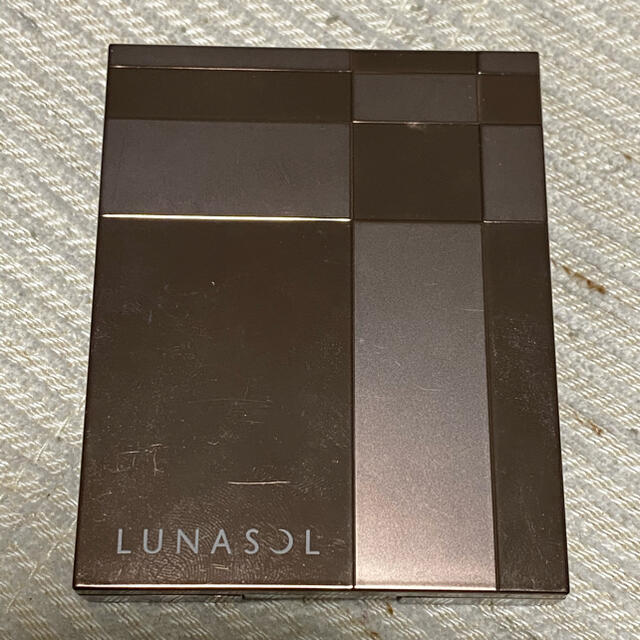 LUNASOL(ルナソル)のルナソル　アイシャドウ　未使用限定コフレ コスメ/美容のベースメイク/化粧品(アイシャドウ)の商品写真