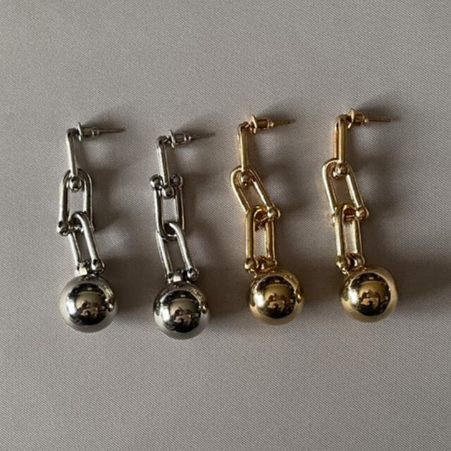 ENFOLD(エンフォルド)のChain ball silver pierce No.537 レディースのアクセサリー(ピアス)の商品写真