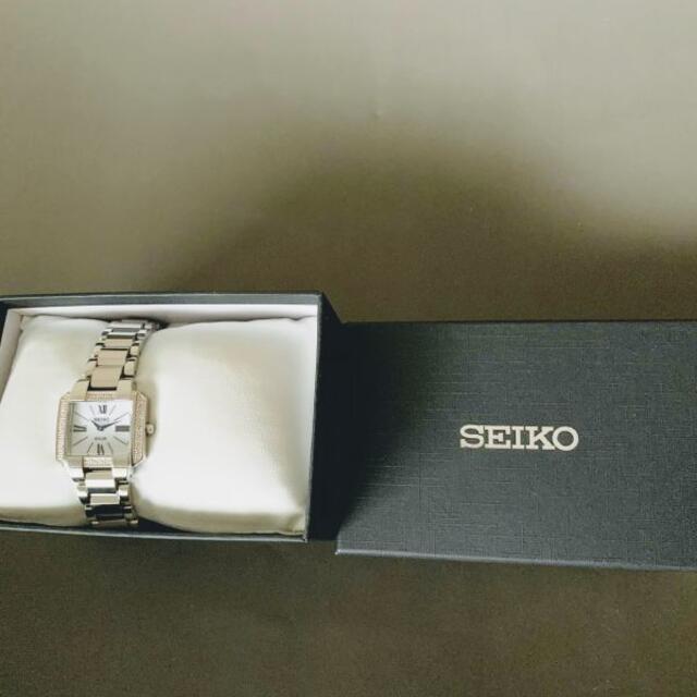 【新品】セイコー SEIKO ソーラー スクエア 青針 レディース腕時計