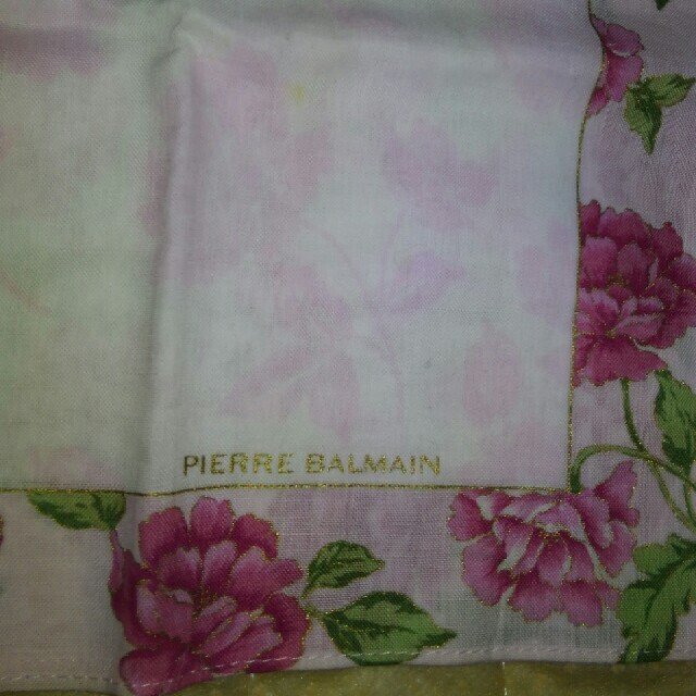 Pierre Balmain(ピエールバルマン)の新品未使用　ピエールバルマン　花柄ハンカチ レディースのファッション小物(ハンカチ)の商品写真