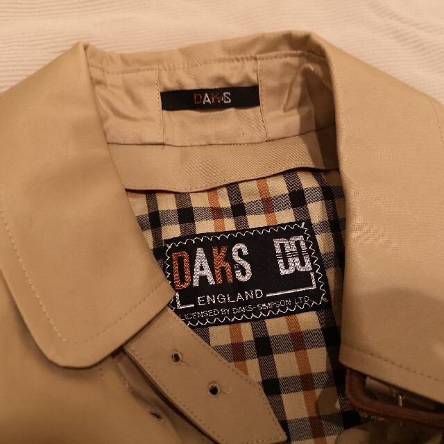 【新品】イタリア製　15.8000のお品です。DAKS コート　ダックス