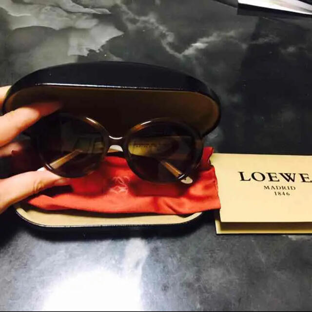 LOEWEサングラス