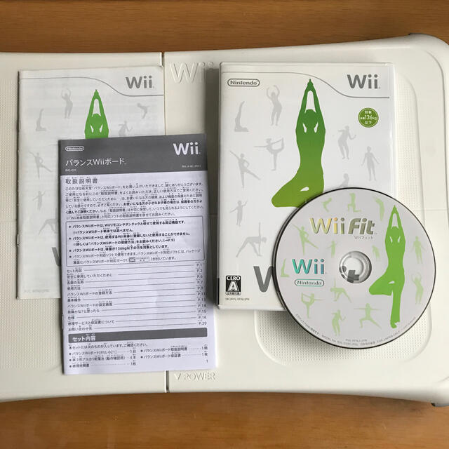 Wii(ウィー)の中古バランスWiiボードとWii Fitソフトのセット エンタメ/ホビーのゲームソフト/ゲーム機本体(家庭用ゲームソフト)の商品写真