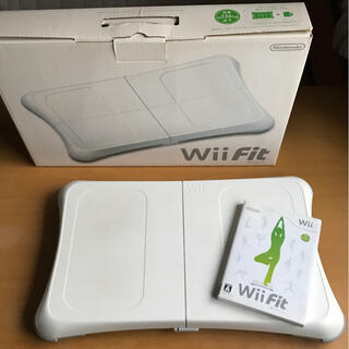 ウィー(Wii)の中古バランスWiiボードとWii Fitソフトのセット(家庭用ゲームソフト)