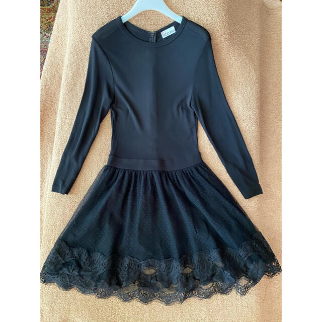 最安値 RED VALENTINO ブラックワンピース レッドヴァレンティノ - ひざ丈ワンピース 最安値 RED VALENTINO ブラックワンピース レッドヴァレンティノ - ひざ丈ワンピース