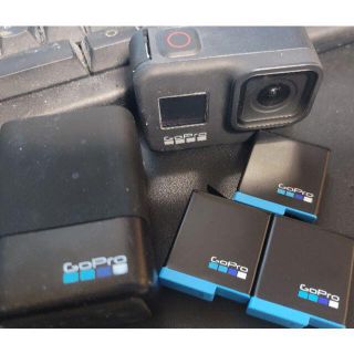 ゴープロ(GoPro)のGoPro HERO8＋純正バッテリー3個＋純正バッテリーチャージャー付(その他)