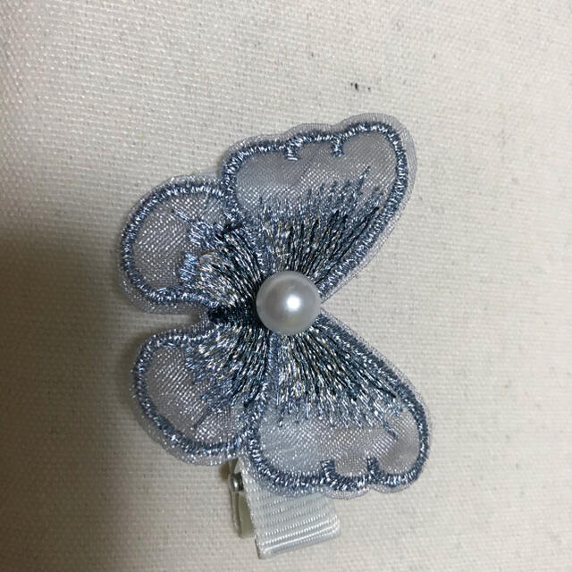 新品】2個セット 蝶 髪飾り ヘアクリップ 蝶々 レース 刺繍入り 少女