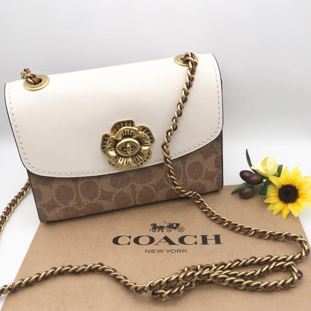 COACH(コーチ)のCOACH　バッグ ★大人気★　ホワイト　シグネチャー　パーカー　新品 レディースのバッグ(ショルダーバッグ)の商品写真