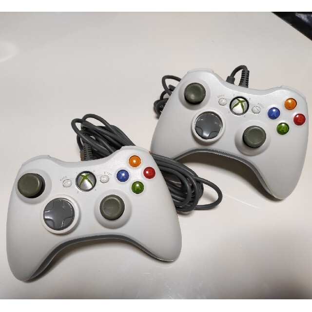 Xbox360(エックスボックス360)のXBOX360 有線コントローラー×2個 エンタメ/ホビーのゲームソフト/ゲーム機本体(家庭用ゲーム機本体)の商品写真