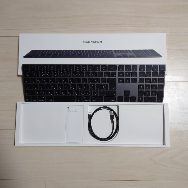 Apple(アップル)のApple Magic Keybord マジックキーボード スペースグレー スマホ/家電/カメラのPC/タブレット(PC周辺機器)の商品写真