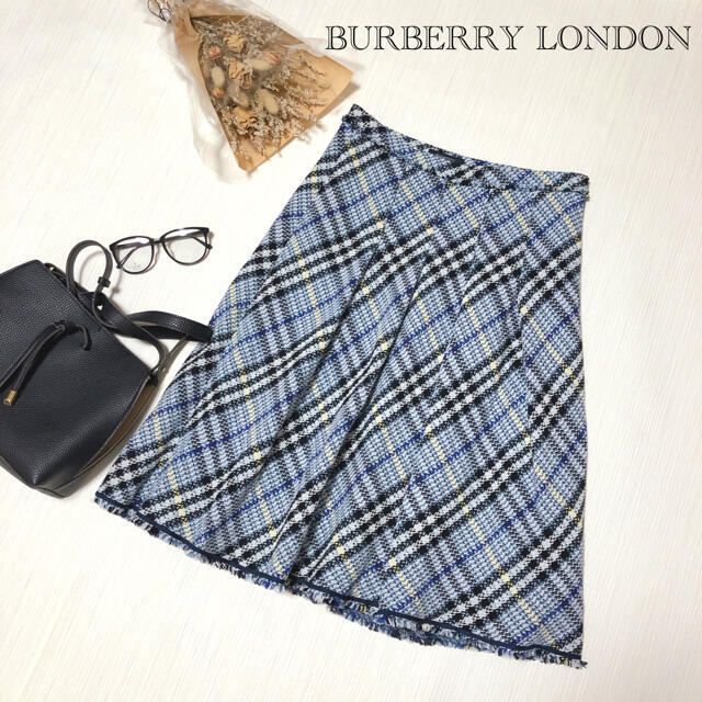 BURBERRY(バーバリー)のバーバリーロンドン　裾フリンジタックチェックスカート レディースのスカート(ひざ丈スカート)の商品写真