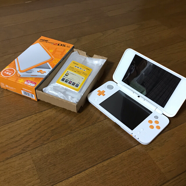 2DS本体、充電器、カセット