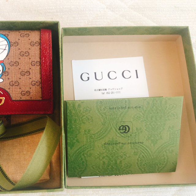 Gucci(グッチ)の保証書付新品gucci グッチドラえもん財布(カードケース コイン紙幣入れ付き) レディースのファッション小物(財布)の商品写真