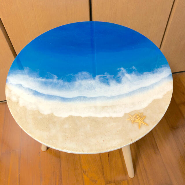 海のサイドテーブル(小さな海シリーズ)カフェテーブル3波　レジンアート インテリア/住まい/日用品の机/テーブル(コーヒーテーブル/サイドテーブル)の商品写真