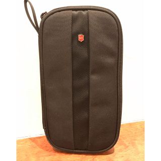 ビクトリノックス(VICTORINOX)のビクトリノックス トラベルラウンドファスナー パスポートケース　新品未使用品(旅行用品)