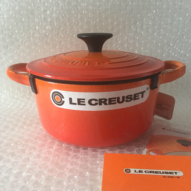 LE CREUSET(ルクルーゼ)のルクルーゼ  ココットロンド  16cm  オレンジ  新品 インテリア/住まい/日用品のキッチン/食器(調理道具/製菓道具)の商品写真