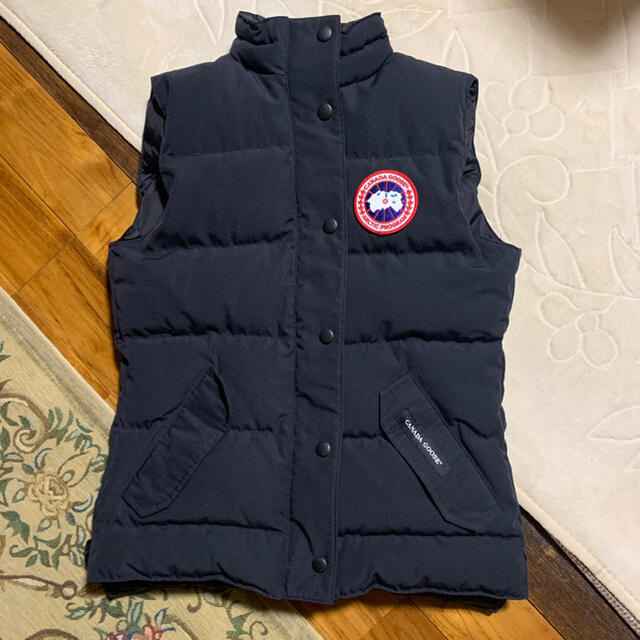 CANADA GOOSE(カナダグース)のカナダグース　ダウンベスト　 レディースのジャケット/アウター(ダウンベスト)の商品写真