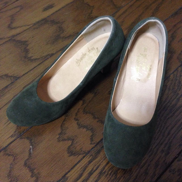モスグリーンパンプス レディースの靴/シューズ(ハイヒール/パンプス)の商品写真