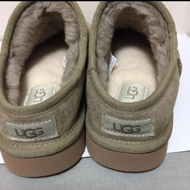 UGG(アグ)のUGG クラシックスリッパ　ベージュ　フレームワーク　25センチ レディースの靴/シューズ(スリッポン/モカシン)の商品写真