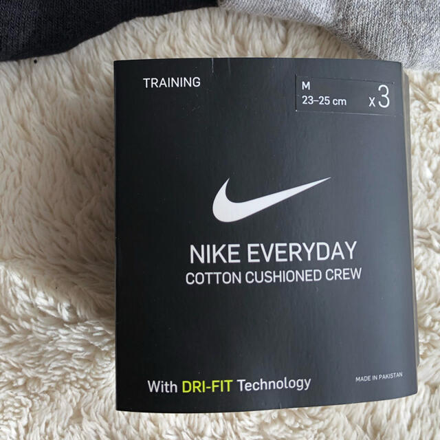 NIKE(ナイキ)のNIKE☆クッションクルーソックス☆新品未使用 レディースのレッグウェア(ソックス)の商品写真