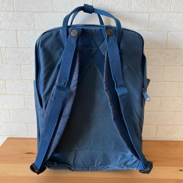 FJALL RAVEN(フェールラーベン)のFJÄLLRÄVEN Kånken Laptop 15” (27172) メンズのバッグ(バッグパック/リュック)の商品写真