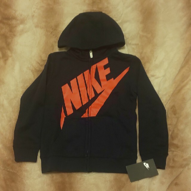 NIKE(ナイキ)のナイキ ロゴ パーカー no.17 キッズ/ベビー/マタニティのキッズ服男の子用(90cm~)(ジャケット/上着)の商品写真