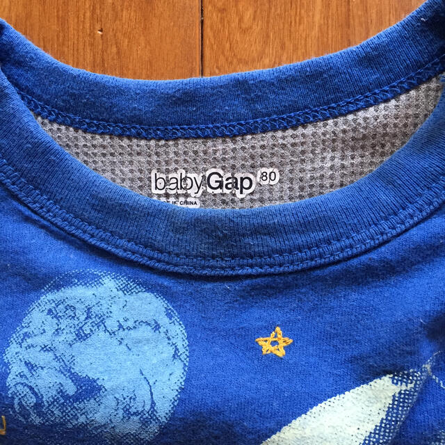 babyGAP(ベビーギャップ)のbaby Gap ロンパース 宇宙柄 80 キッズ/ベビー/マタニティのベビー服(~85cm)(ロンパース)の商品写真