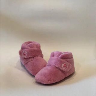 アグ(UGG)のAMOREさま専用ページ　【新品・半額以下】ugg ベビーシューズ　12センチ(ブーツ)