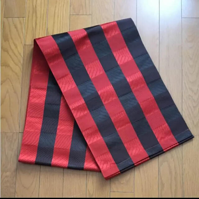 袋帯　赤と黒　ストライプ柄 レディースの水着/浴衣(帯)の商品写真