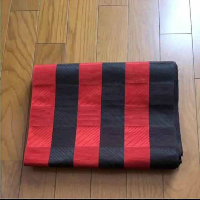 袋帯　赤と黒　ストライプ柄 レディースの水着/浴衣(帯)の商品写真