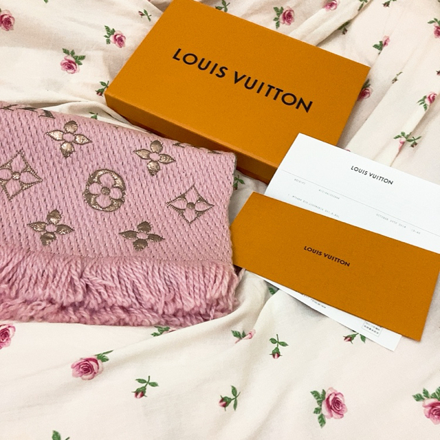 LOUIS VUITTON(ルイヴィトン)のLOUIS VUITTON マフラー/ロゴマニア・シャイン レディースのファッション小物(マフラー/ショール)の商品写真