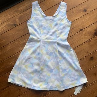 セシルマクビー(CECIL McBEE)の新品タグ付♡花柄　ワンピース　セシルマクビー(ミニワンピース)