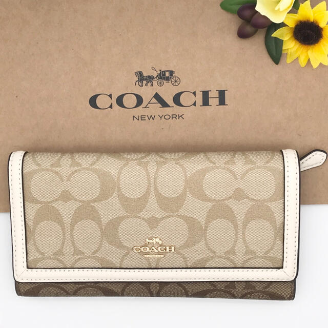 COACH(コーチ)のCOACH 長財布　★大人気★　シグネチャー　カーキ ホワイト　新品 レディースのファッション小物(財布)の商品写真