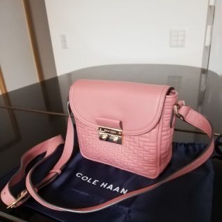 コールハーン(Cole Haan)のコールハーン　ピンクバッグ(ショルダーバッグ)