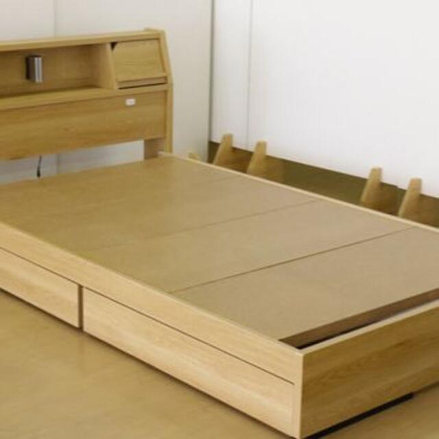 激安　日本製　棚付き引き出し付きベッド シングル　ナチュラル色　フレームのみ インテリア/住まい/日用品のベッド/マットレス(シングルベッド)の商品写真