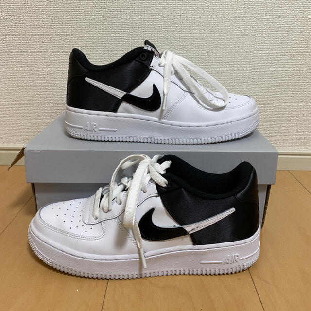 NIKE(ナイキ)のNIKE WMNS AIR FORCE 1 NBA 24cm レディースの靴/シューズ(スニーカー)の商品写真