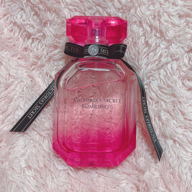 Victoria's Secret(ヴィクトリアズシークレット)のボムシェル100ml コスメ/美容の香水(香水(女性用))の商品写真