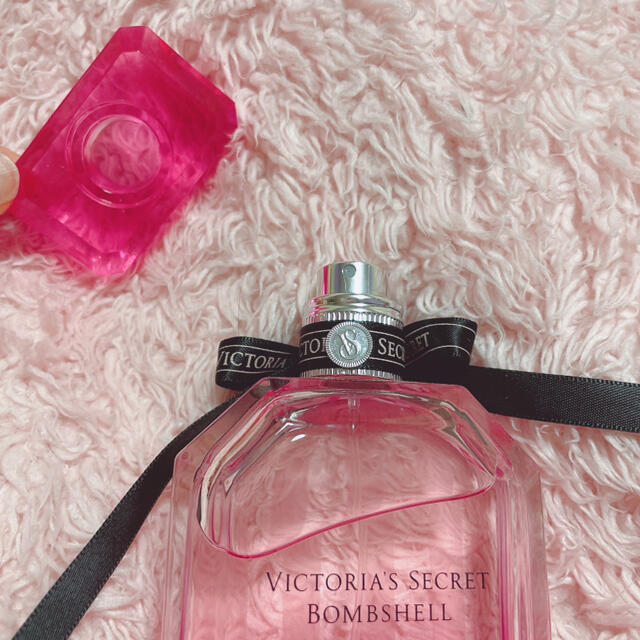 Victoria's Secret(ヴィクトリアズシークレット)のボムシェル100ml コスメ/美容の香水(香水(女性用))の商品写真