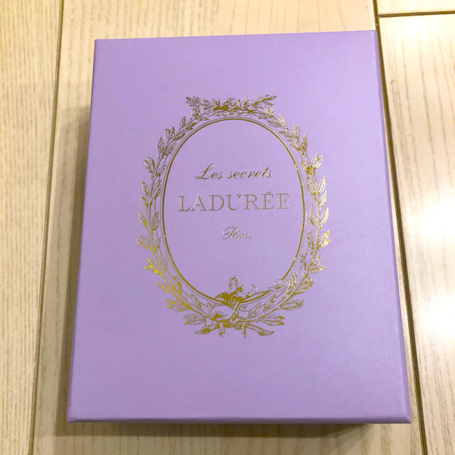 LADUREE(ラデュレ)のラデュレ　キーホルダー　バッグチャーム♩ レディースのファッション小物(キーホルダー)の商品写真