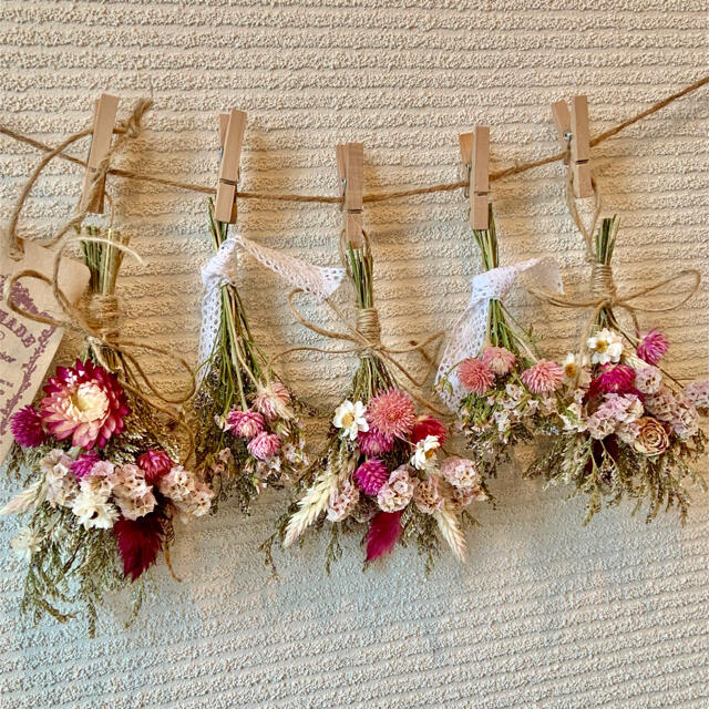 お花たっぷりドライフラワー スワッグ ガーランド❁106 ピンク薔薇ローズ花束 ハンドメイドのフラワー/ガーデン(ドライフラワー)の商品写真