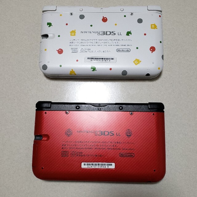 ニンテンドー3DS(ニンテンドー3DS)の3DSLL(2台)と非売品の充電台＆収納袋(赤) エンタメ/ホビーのゲームソフト/ゲーム機本体(家庭用ゲーム機本体)の商品写真