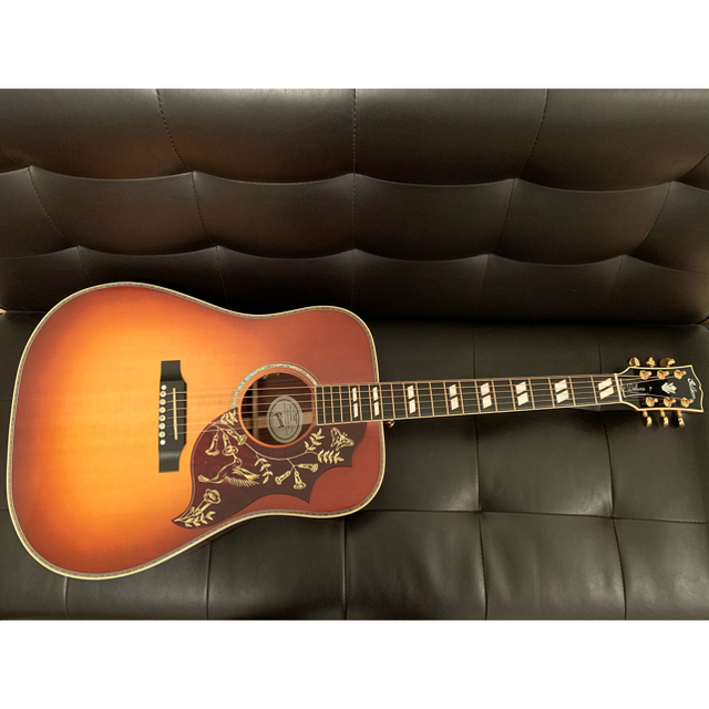 gibson hummingbird deluxe(専用革ストラップ付) 楽器のギター(アコースティックギター)の商品写真