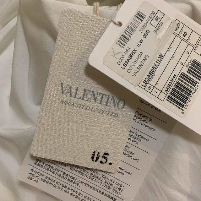 VALENTINO(ヴァレンティノ)の新品未使用　タグ付き　シャツ レディースのトップス(シャツ/ブラウス(長袖/七分))の商品写真