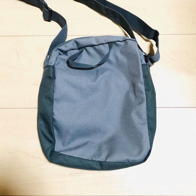 PUMA(プーマ)のPUMAプーマ／ミニショルダーバッグ☆グレーカラー メンズのバッグ(ショルダーバッグ)の商品写真