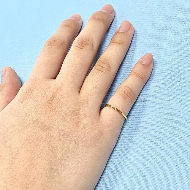 指輪　4号　1mm幅　ピンクゴールド　サージカル ステンレス　リング レディースのアクセサリー(リング(指輪))の商品写真